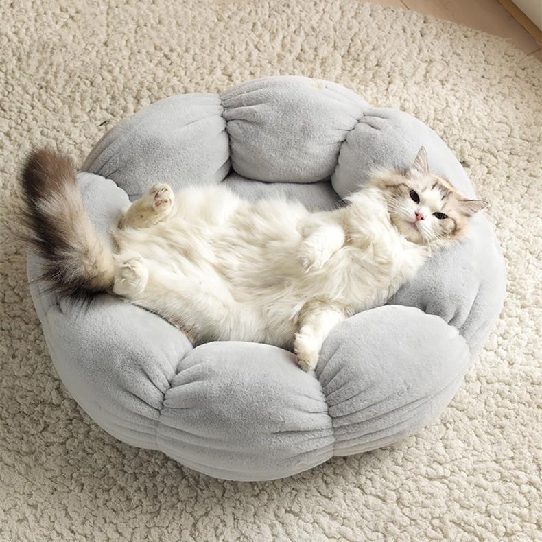 Flower Shaped Plush Cat Mat Bed